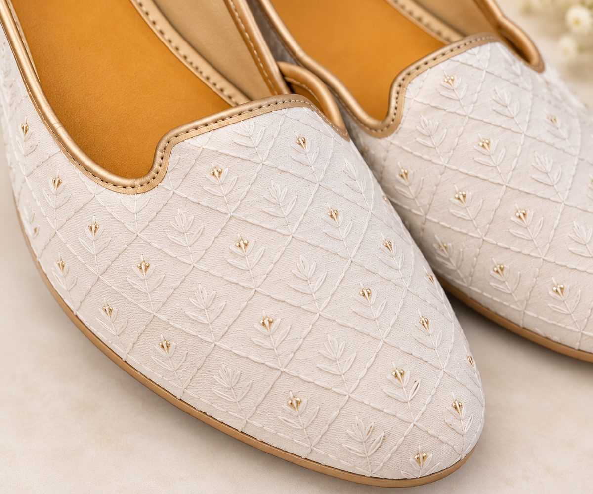 KPL0087 Ivory & Gold Threadwork Ethnic Jutti