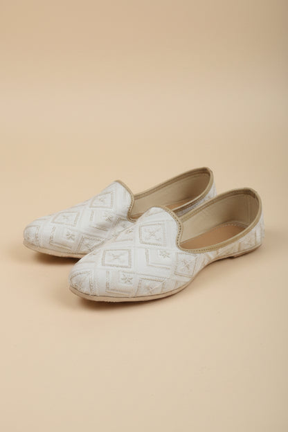 KPL0068 White Juthi with Chips in Diamond Pattern