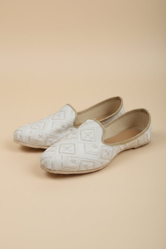 KPL0068 White Juthi with Chips in Diamond Pattern