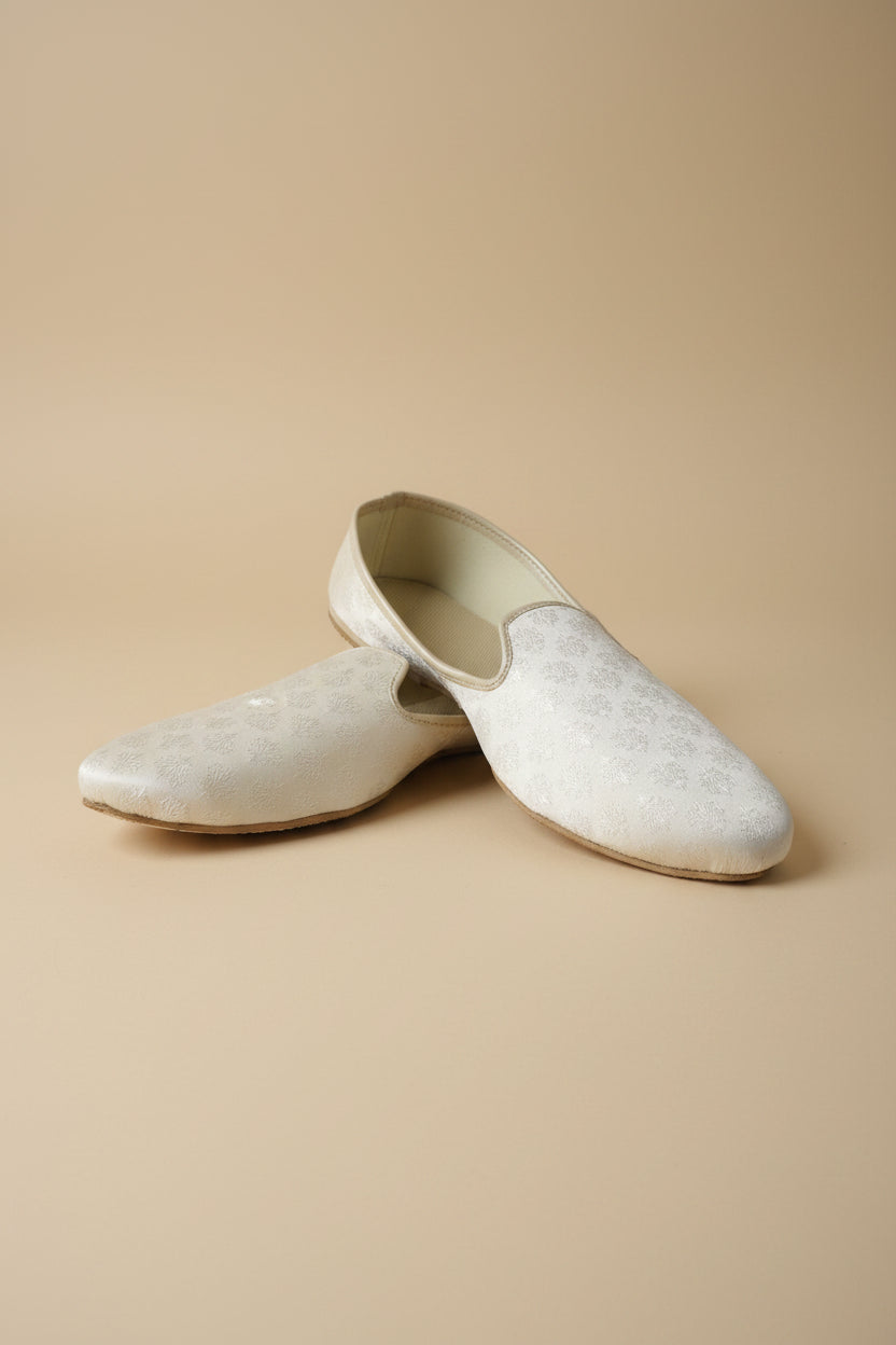 KPL0073 Off White with Floral Bootie Jutti