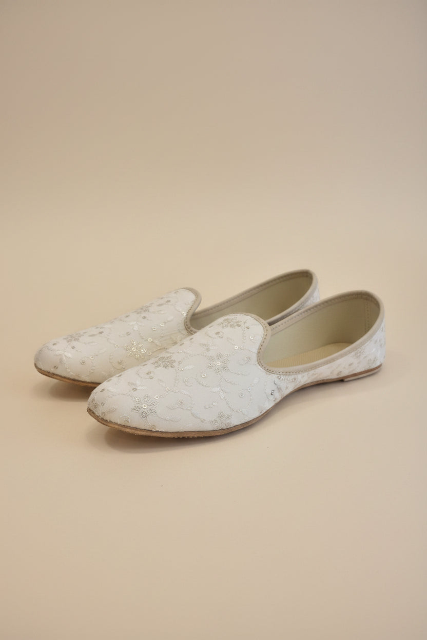 KPL0076 Ivory Floral Threadwork Jutti for Men