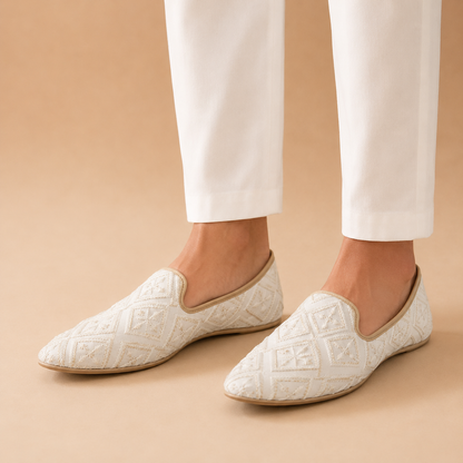 KPL0068 White Jutti with Chips in Diamond Pattern