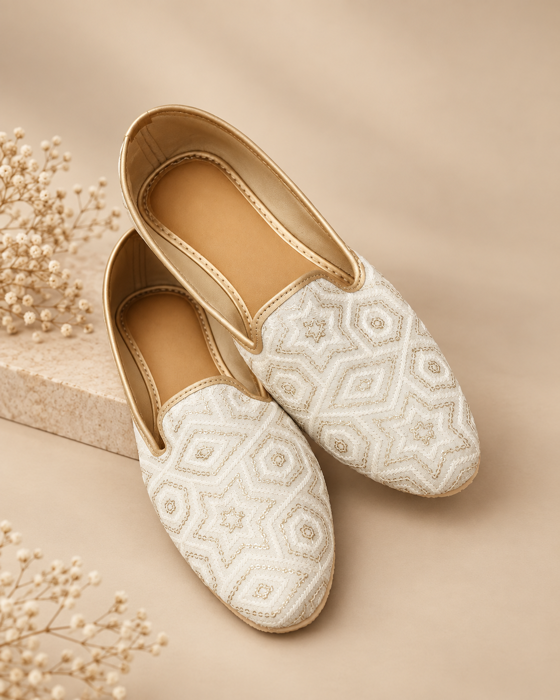 KPL0089 White Threadwork & Micro-Sequin Traditional Jutti