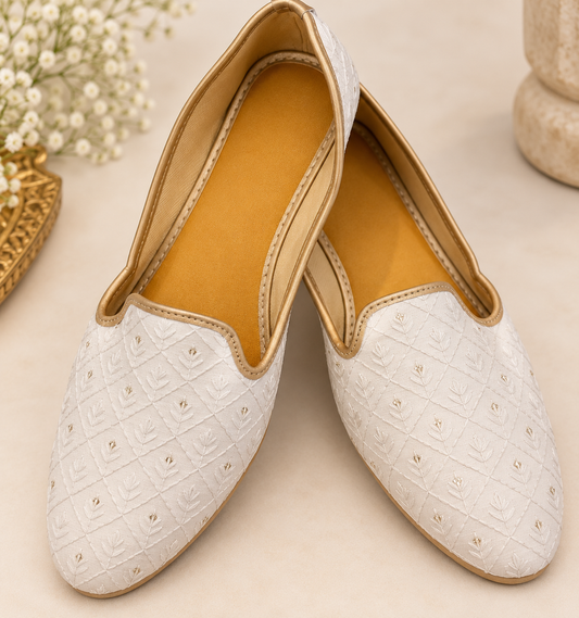 KPL0087 Ivory & Gold Threadwork Ethnic Jutti