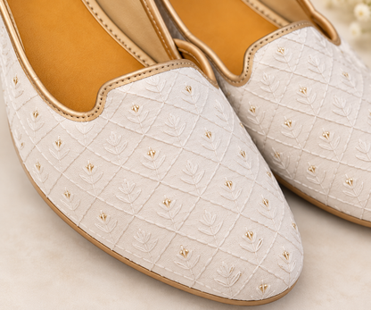 KPL0087 Ivory & Gold Threadwork Ethnic Jutti
