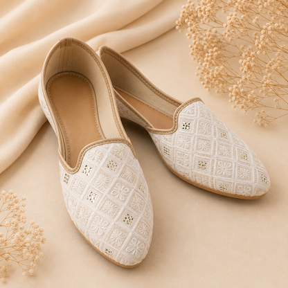 KPL0069 Off White Flower Embroidered Jutti