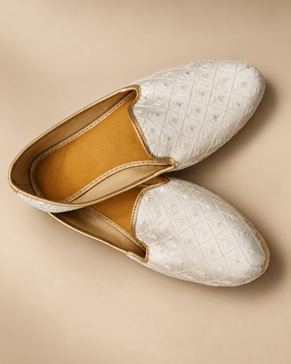 KPL0087 Ivory & Gold Threadwork Ethnic Jutti